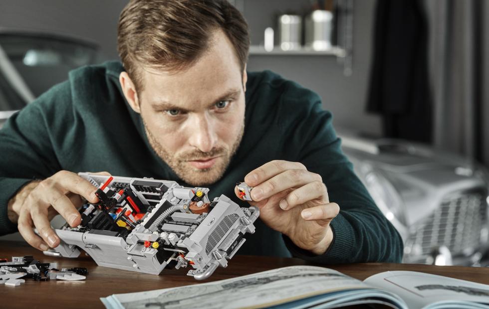 LEGO James Bond Aston Martin1 - Technogadżet